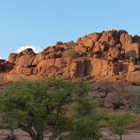 Ozohere Campsite&Himba Village Uis Esterno foto