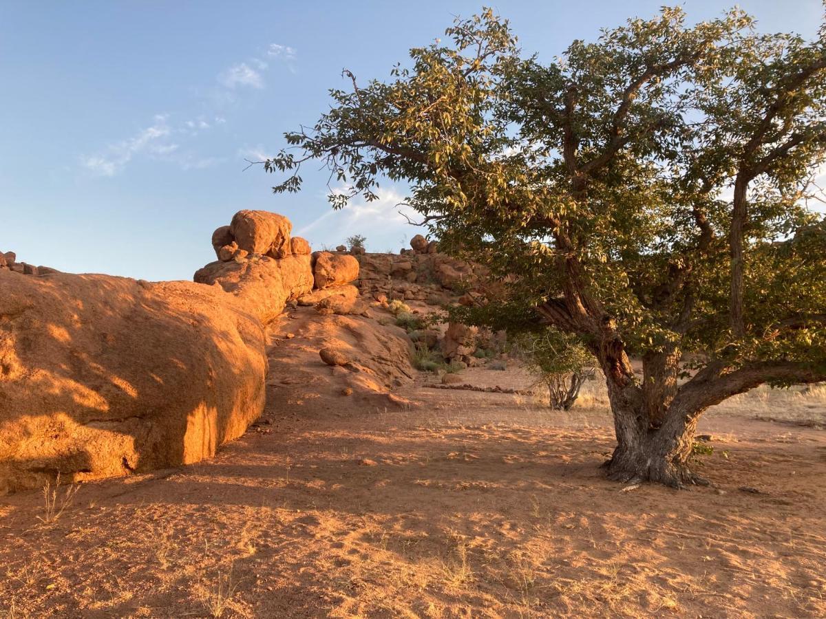 Ozohere Campsite&Himba Village Uis Esterno foto