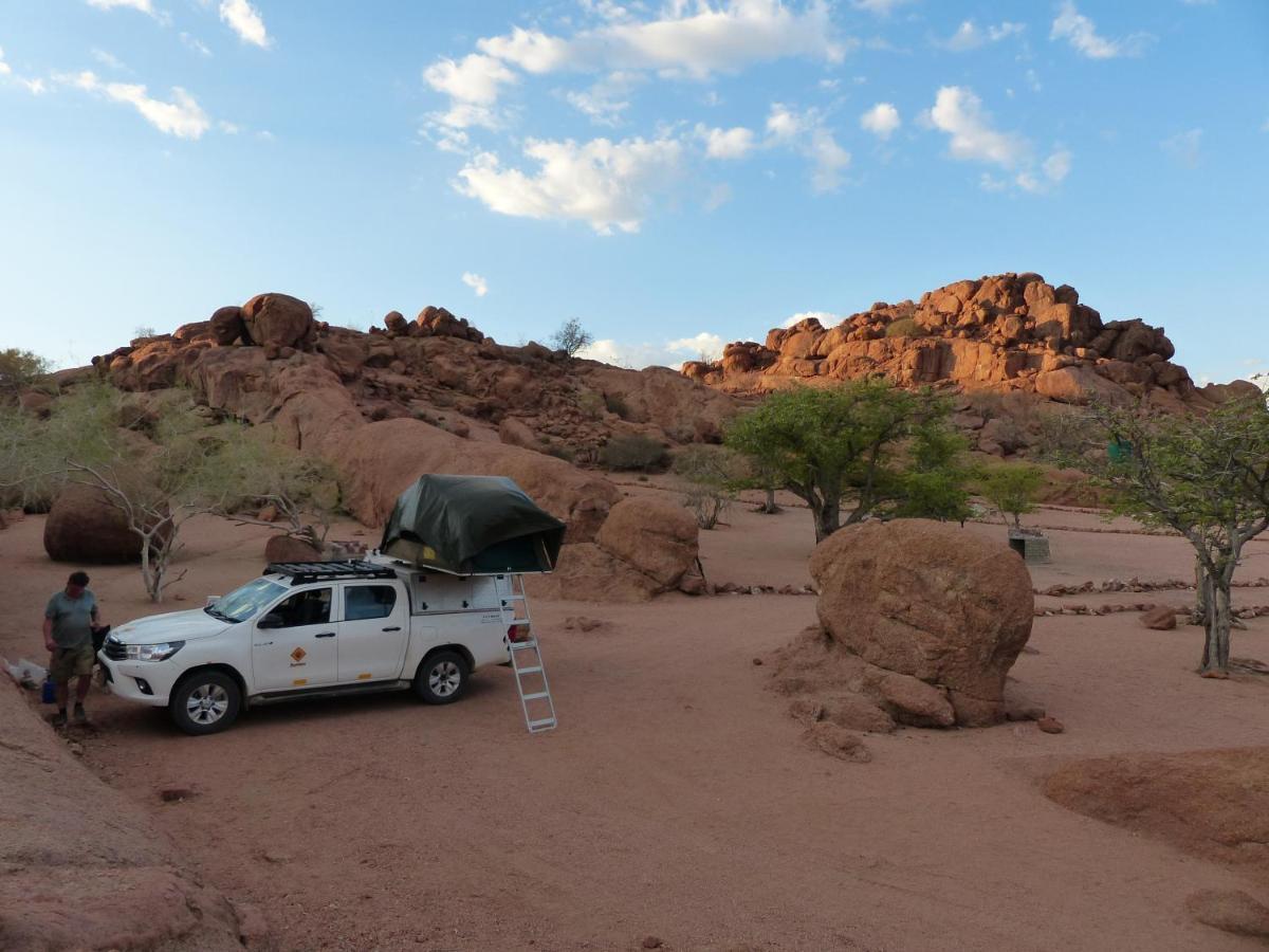 Ozohere Campsite&Himba Village Uis Esterno foto