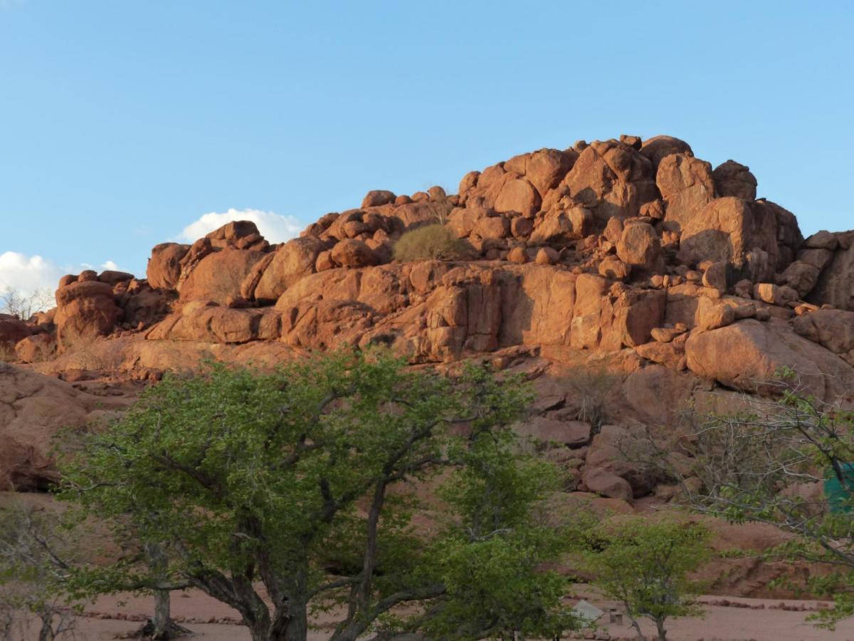 Ozohere Campsite&Himba Village Uis Esterno foto