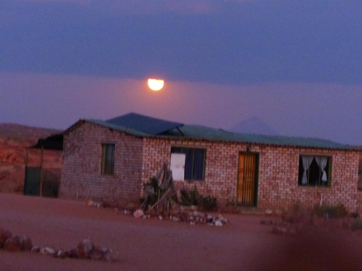 Ozohere Campsite&Himba Village Uis Esterno foto